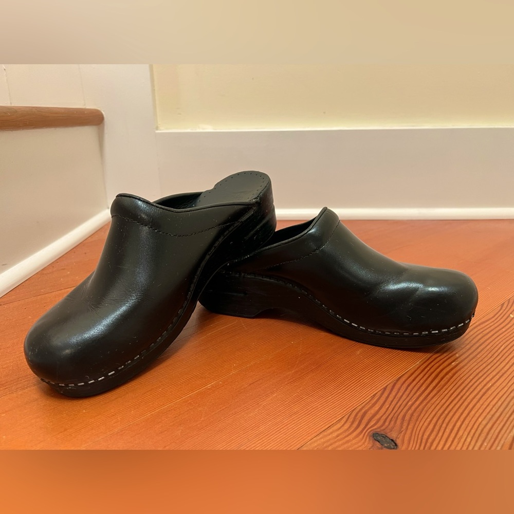 Size 40 Dansko Sonja Clogs